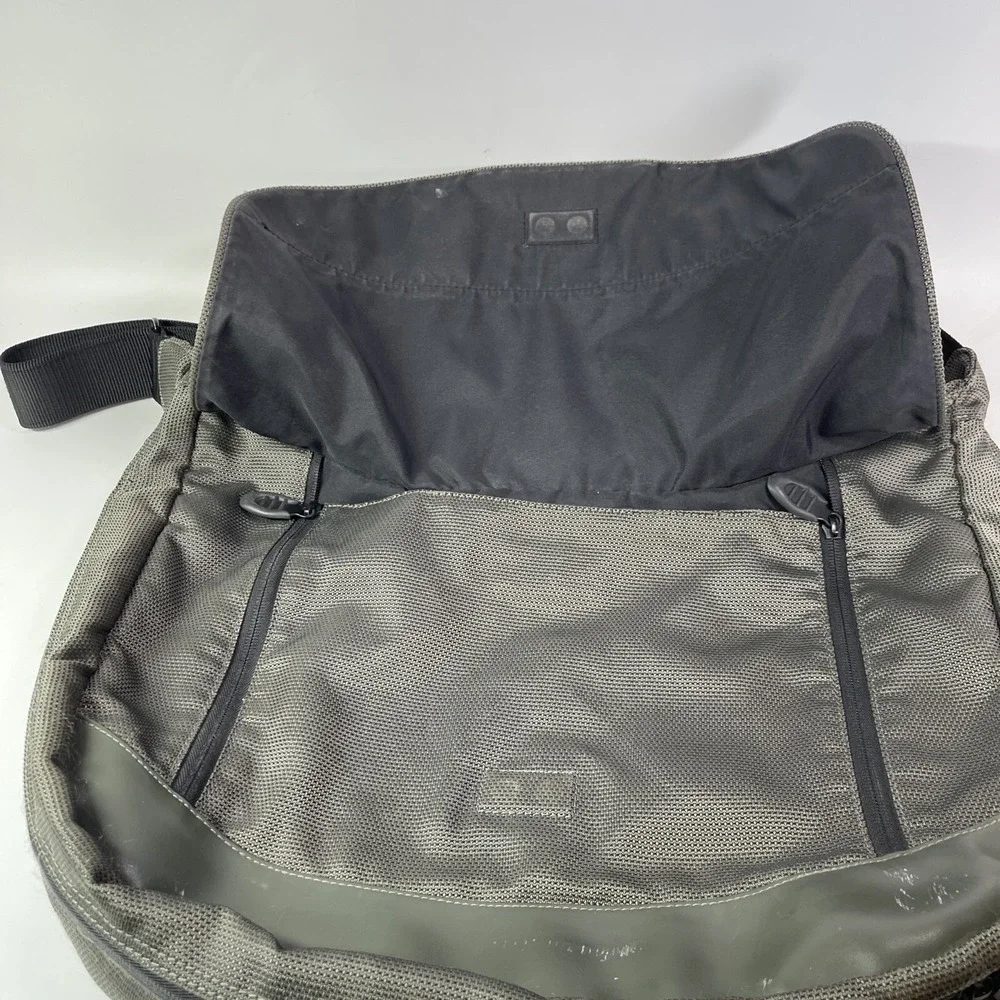 Tumi T3 Messenger Bag Ballistic Nylon Green Expandable 500G
